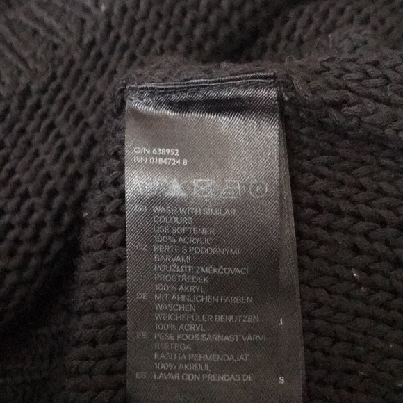 H&M Divided . black sweater , chic zipper in back. - Picture 6 of 6